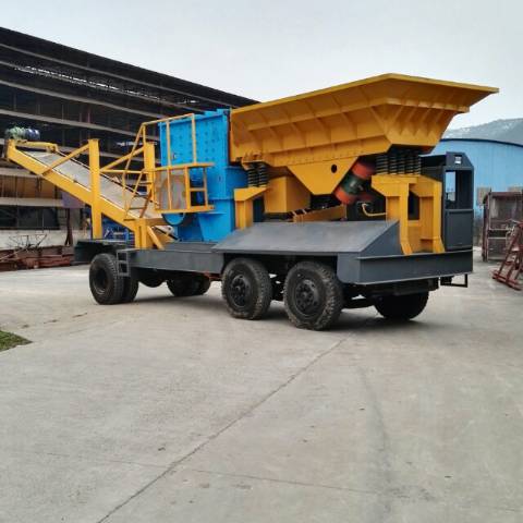 轮胎式-移动破碎站施工现场